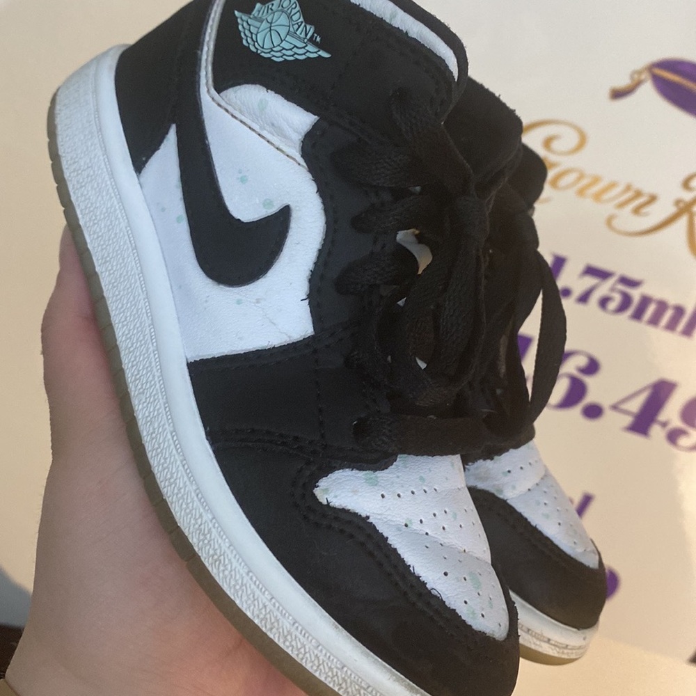 Kids shoes great condition size 11c